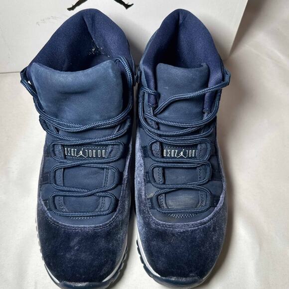 Size 9.5 - Wmns Air Jordan 11 Retro Midnight Navy Velvet Women's Shoes - Picture 4 of 10